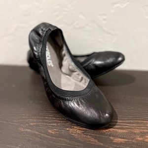 Aerosoles black leather ballet flats — new in box